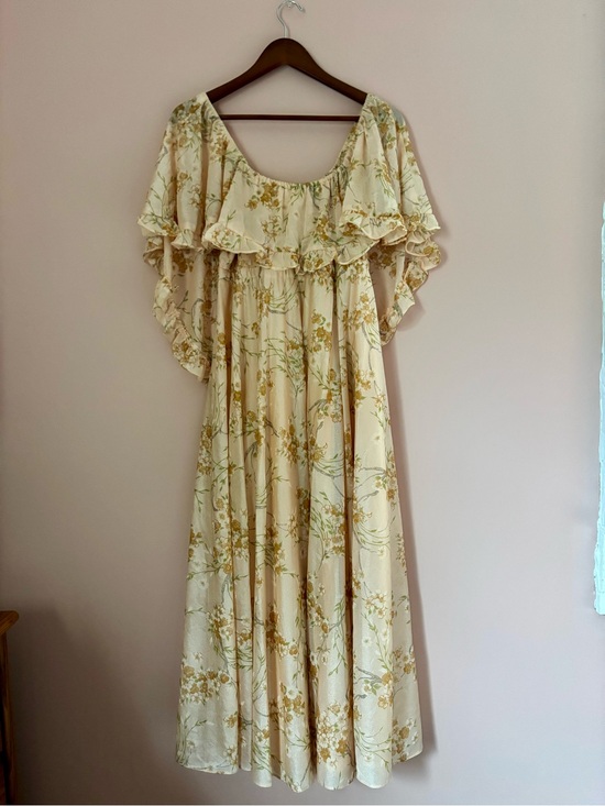 Vintage Dresses & Skirts - Gorgeous 70s vintage Cream Floral Ruffle Capelet Maxi Dress